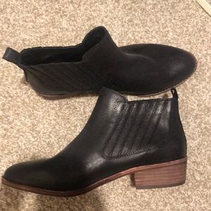 NWOT GIANNI BINI Black Leather Booties